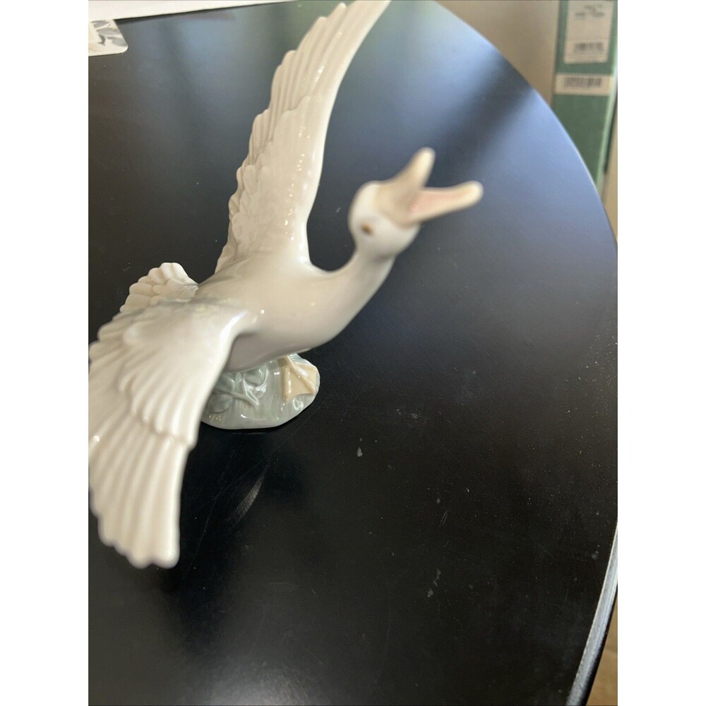 LLADRO #1263 - "Pato Corriendo" Goose - retired in 1998 Vintage